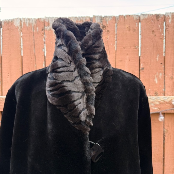 Stunning Luxe Vintage Black Faux Fur Swing Coat - Picture 8 of 16
